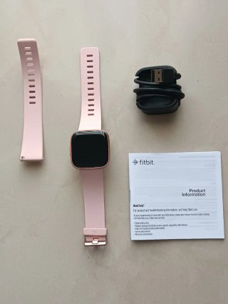 Fitbit Versa 2 Smartwatch rosa