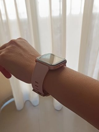 Fitbit Versa 2 Smartwatch rosa