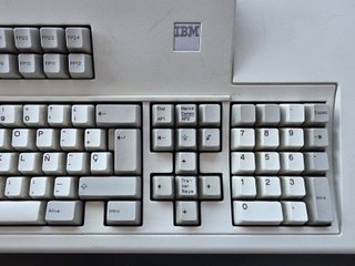 Teclado IBM 122 teclas 1390717 Beige