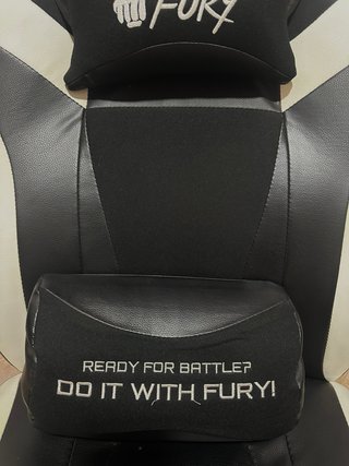 Silla Gaming Fury Avenger Negra y Blanca