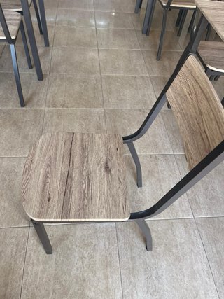 Mesa y 4 sillas madera y metal