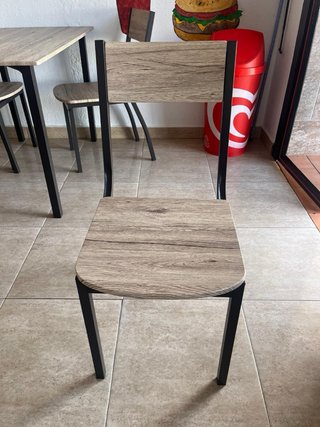 Mesa y 4 sillas madera y metal