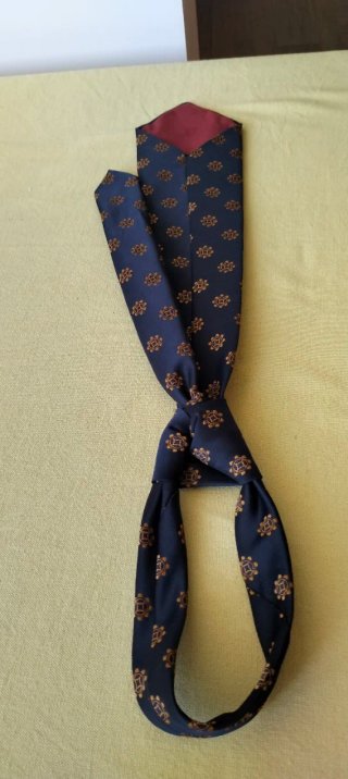 Corbata vintage azul y dorada