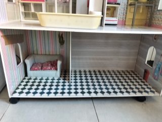 Casa de muñecas de madera