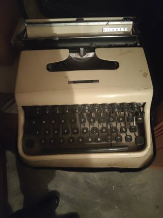 Máquina de escribir Olivetti Lettera 22