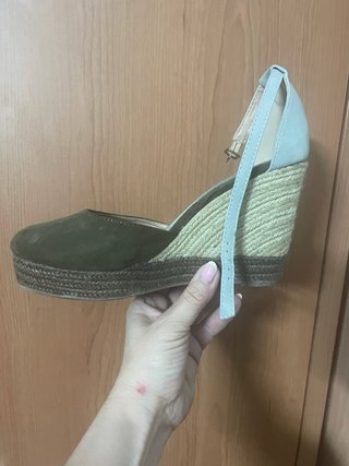 Esparteñas de plataforma color beige y marrón