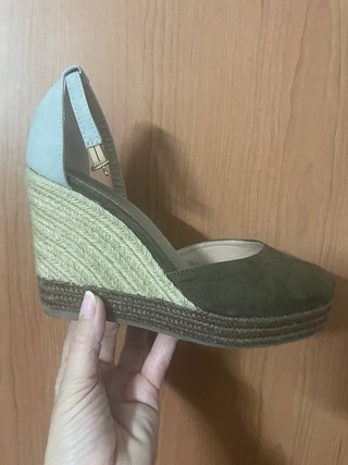 Esparteñas de plataforma color beige y marrón