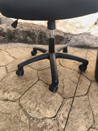 Silla de oficina negra