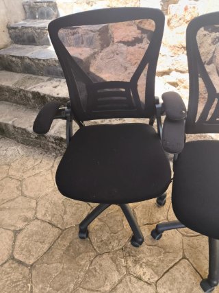Silla de oficina negra