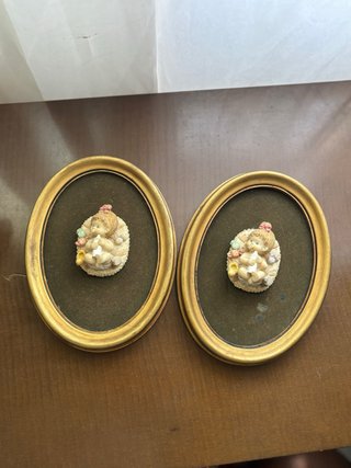 Pareja cuadros bebés dorados