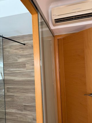 Puerta corredera cristal mate con guía