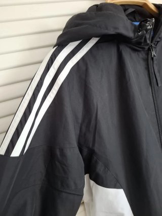 Chaqueta Adidas Negra y Blanca