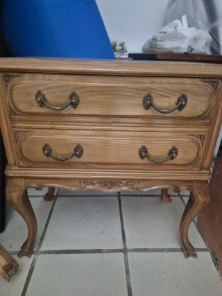 2 mesitas de noche antiguas de madera