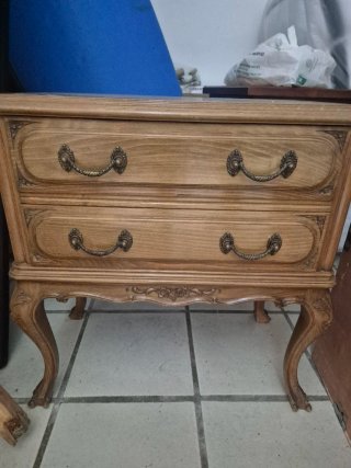 2 mesitas de noche antiguas de madera