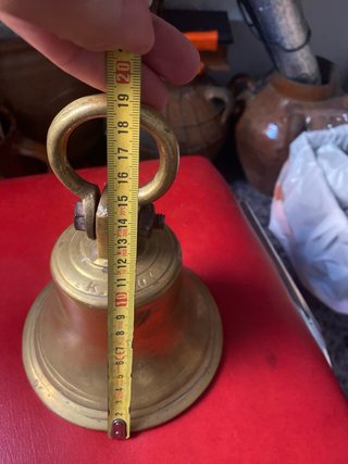 Campana antigua de bronce