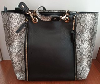 Bolso Negro y Gris Piel Serpiente