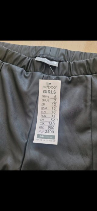 Pantalon tipo cuero 14años precio 7euros