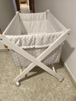 Minicuna bebé con ruedas