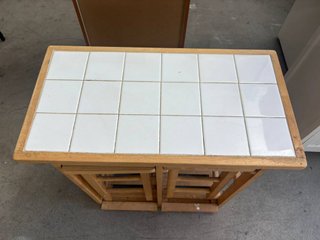 MESA DE COCINA CON TABURETES