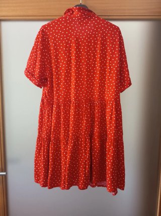 Vestido de bolinhas vermelho