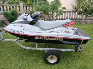 Moto de agua Bombardier Sea-Doo gris/rojo