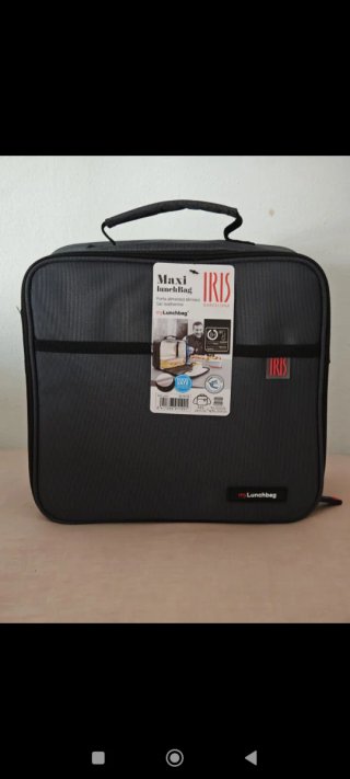 Nevera portátil con 2 recipientes.