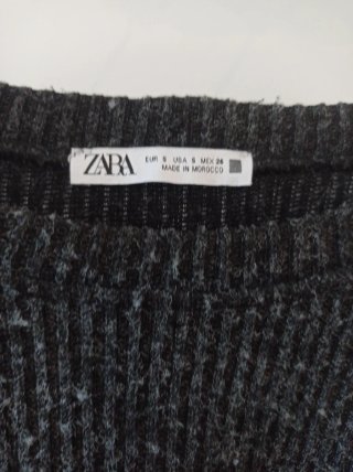 Jersey Zara gris oscuro con pedrería