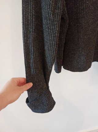 Jersey Zara gris oscuro con pedrería
