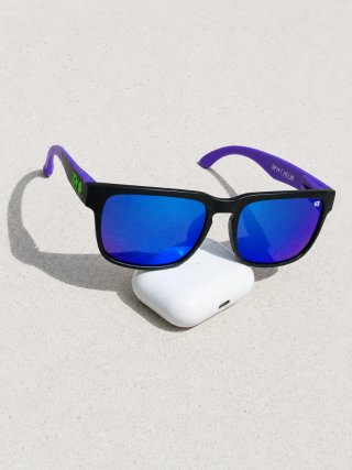 Preciosas Gafas de sol SPY+ negras y moradas.