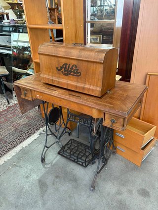 MÁQUINA DE COSER ALFA