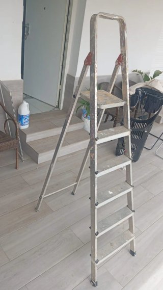 Escalera aluminio 5 peldaños