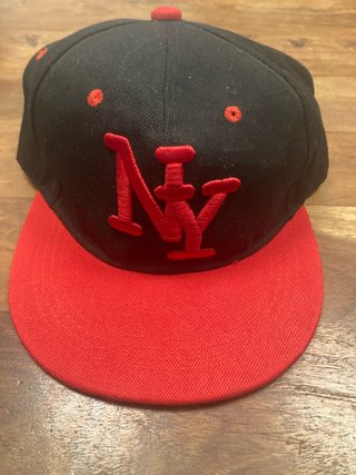 Gorra NY Adulto Negra y Roja