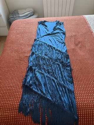Vestido azul con flecos