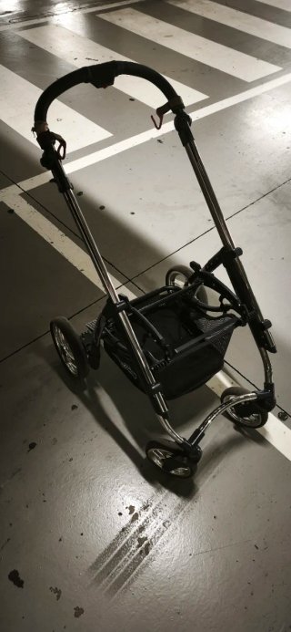 Carro de bebé con silla y maxicosi.