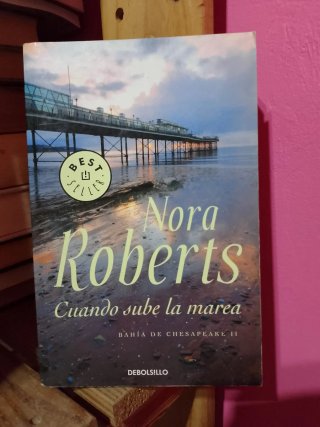 Libro "Cuando sube la marea" de Nora Roberts