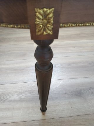 Mesa Vintage Imitación Mármol Negro y Dorado