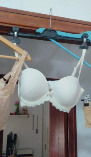 3 Sujetadores Beige y Blanco