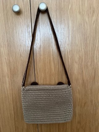 Bolso Capybara tejido beige y marrón