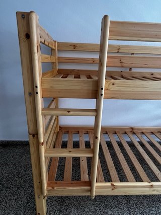 Litera infantil de madera.