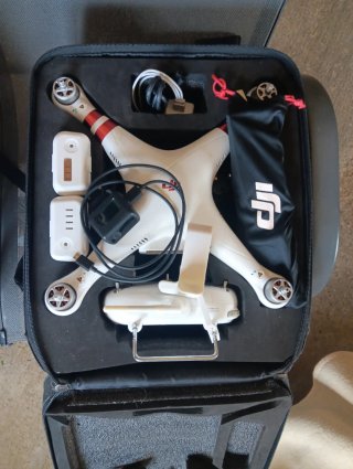 Dron DJI Phantom 3 con mochila y 2 baterias