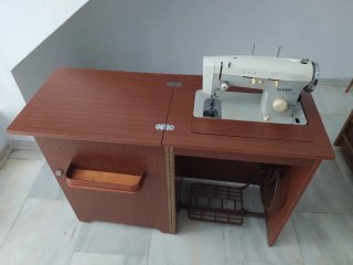 Máquina de coser Sigma Zig-Zag con mueble