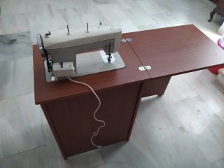 Máquina de coser Sigma Zig-Zag con mueble