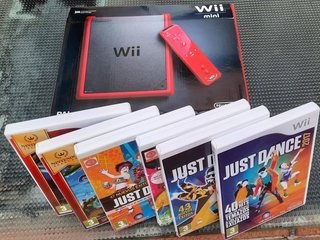 Nintendo Wii Mini Rossa + 6 Giochi