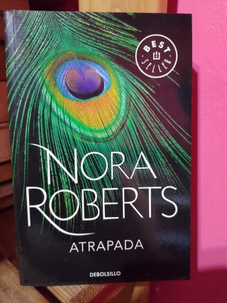Libro "Atrapada" de Nora Roberts