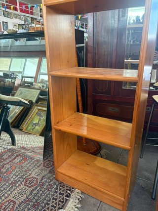 ESTANTERÍA DE MADERA