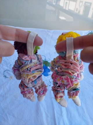 Coppia di pupazzi clown da appendere