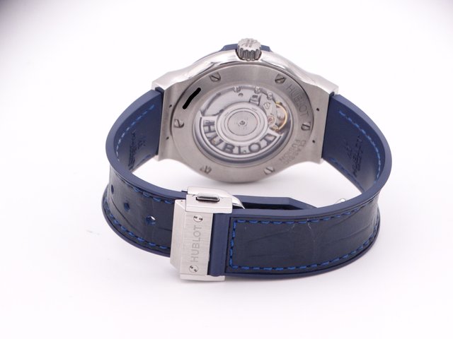 HUBLOT Classic Fusion 38 Azul PAPELES