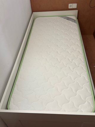 Cama Brimnes con colchón incluido