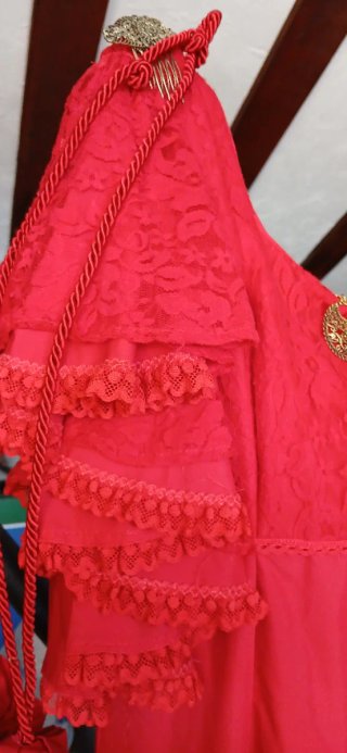 Traje de flamenca rojo y blanco