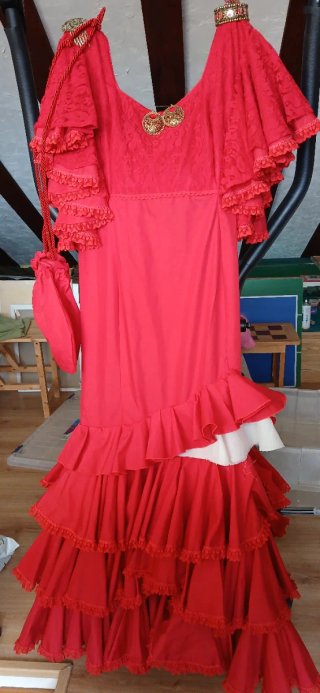 Traje de flamenca rojo y blanco